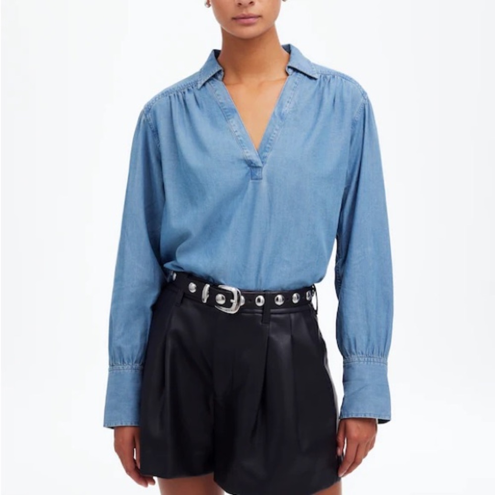 Chambray Easy Y-Neck Button-Up Shirt in Ritch Wash